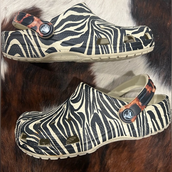 Crocs classic Animal Remix sz  Women’s 7 - Picture 1 of 7